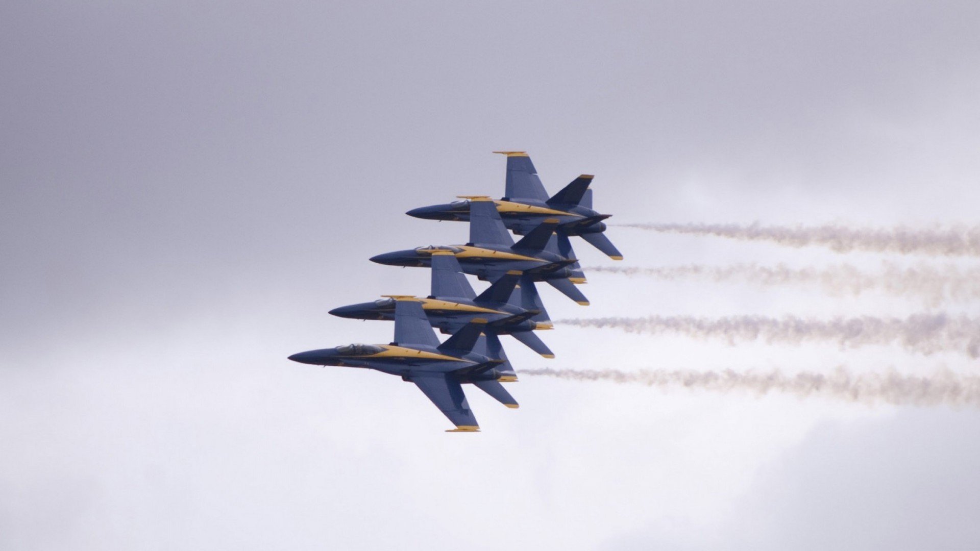 fb体育官网入口-公牛大胜太阳，常规赛巅峰对决中德罗赞末节爆发，公牛签下德罗赞