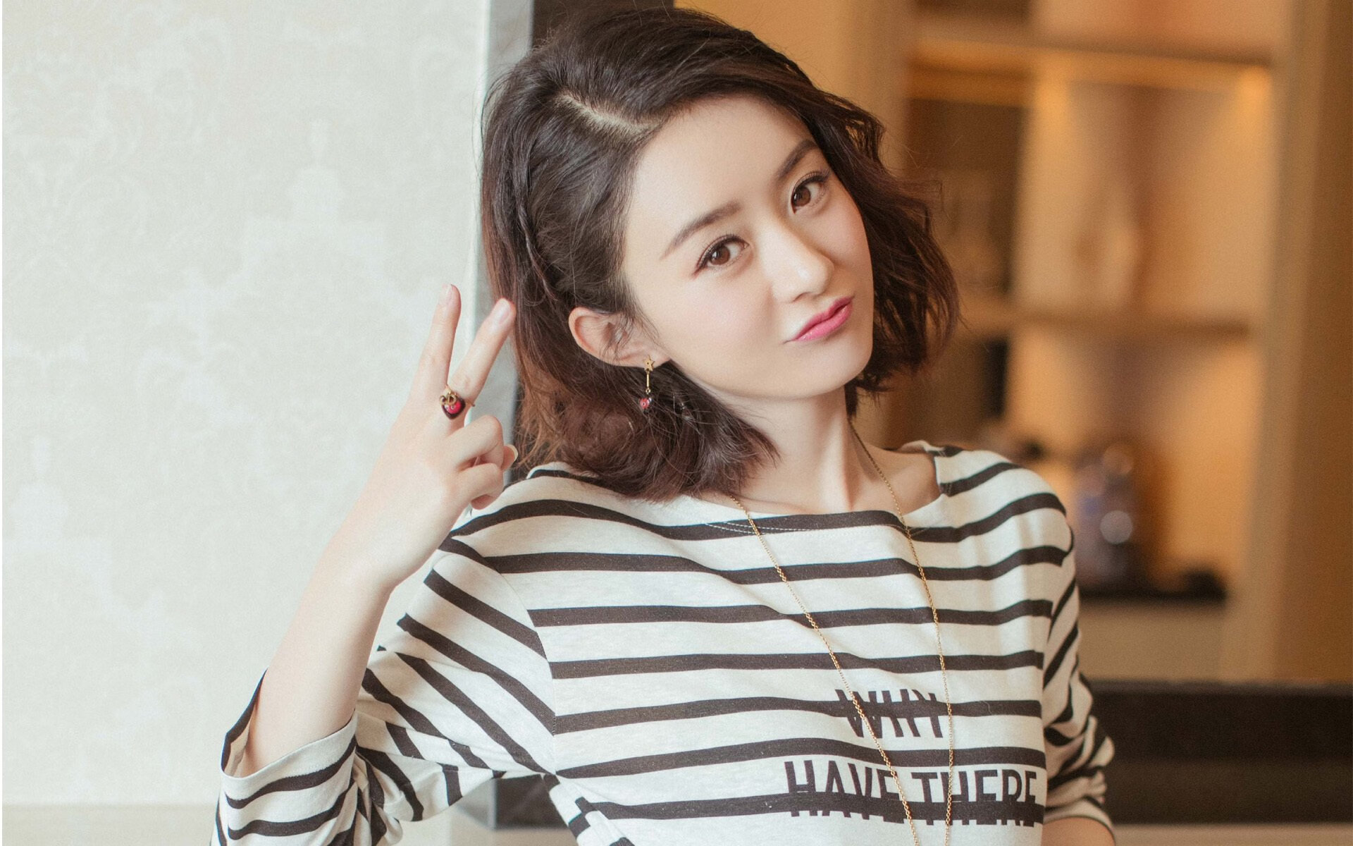 fb体育-拜仁慕尼黑客场-战胜奥格斯堡，莱万破门，拜仁慕尼黑记录