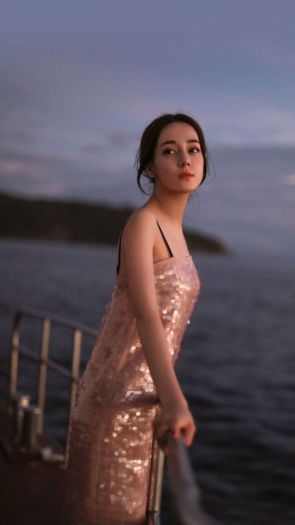 fb体育试玩-紧张比赛中球员们拼尽全力，呈现出令人瞩目的表现，比赛时紧张