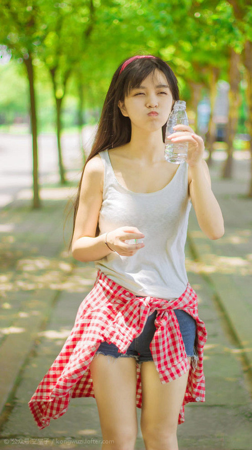 fb体育官网入口-库里与妻子录制家庭Vlog受热捧，库里和老婆亲密照